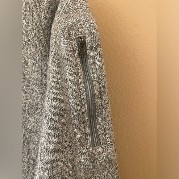 Patagonia fleece- women’s size M - Picture 3 of 6